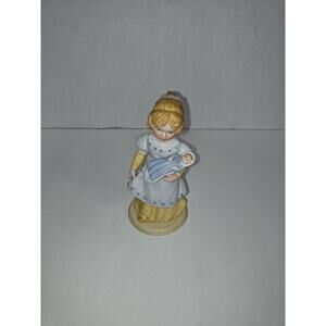 Avon Vintage 1981 A Mother's Love Porcelain Figurine With Baby Collectible Decor